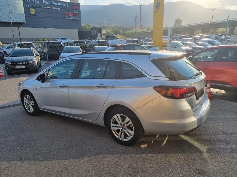 Opel Astra SPORT TOURIER 1.6 Image 4